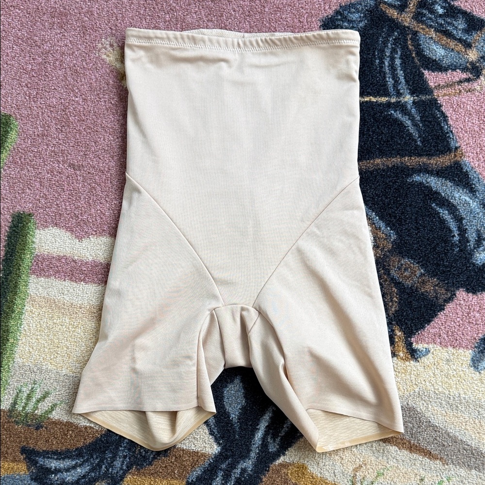 SHAPEWEAR SHORTS